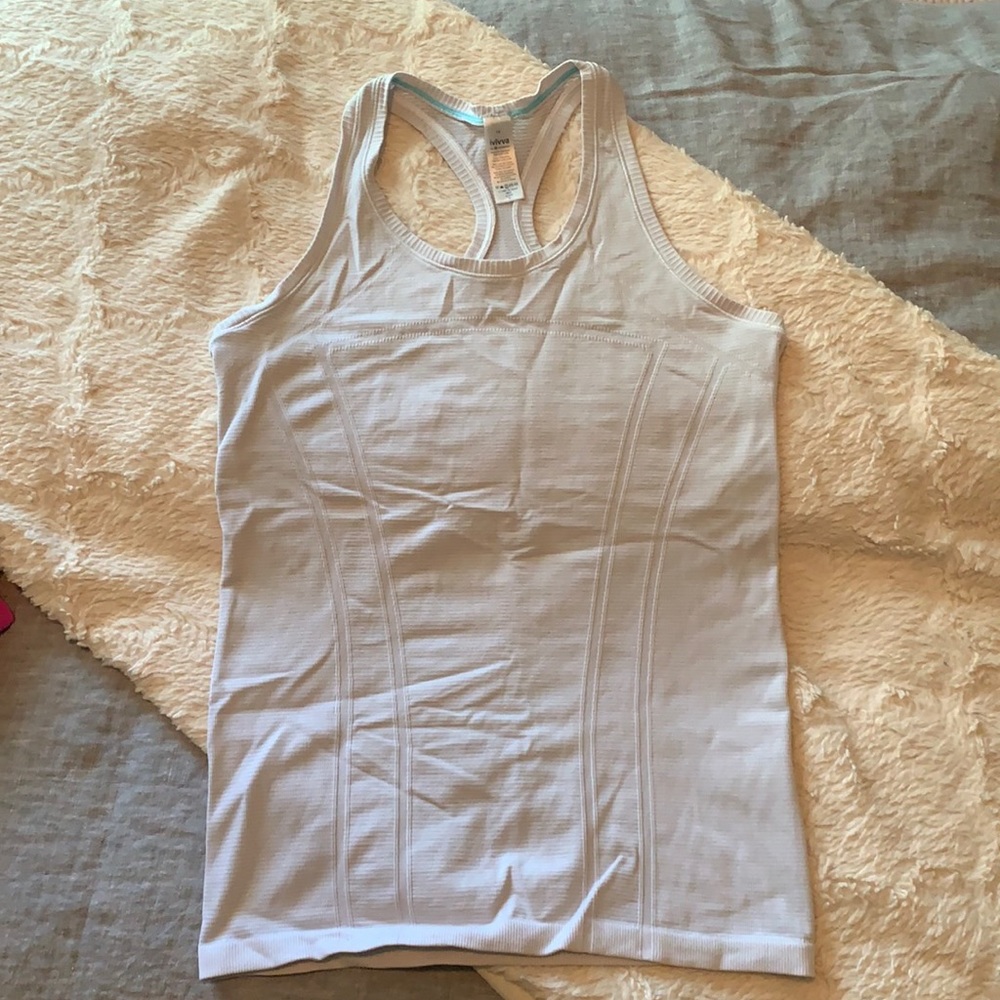 Ivivvia white tank
